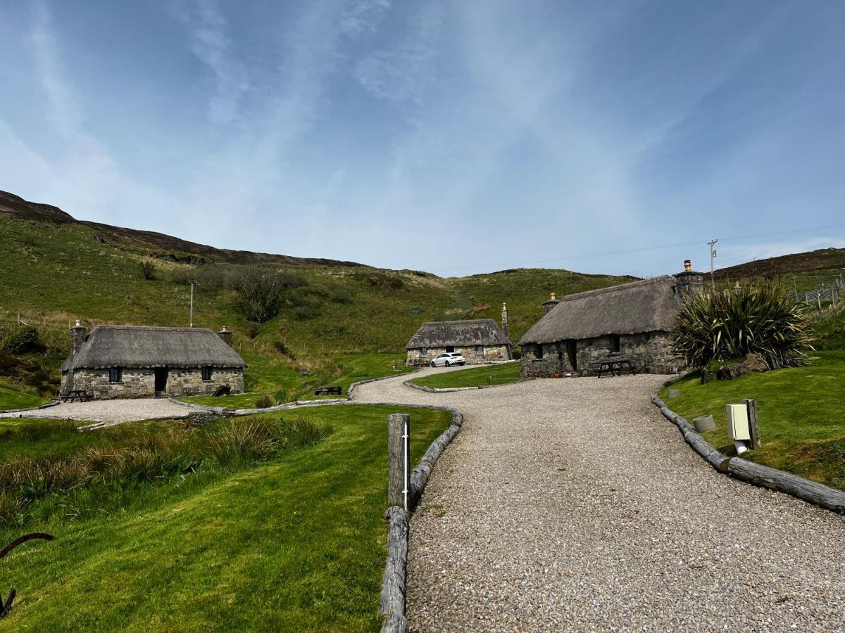 Tigh Phadraig At Marys Thatched Cottages Elgol Exterior foto